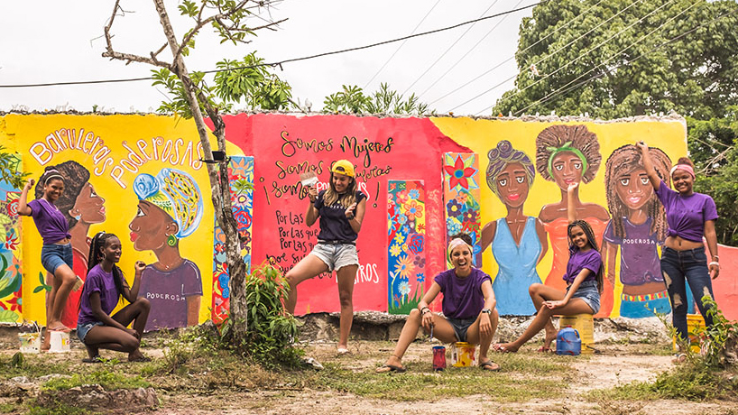 Preview image for the video "Poderosas - Mariana Sanz de Santamaría, Founder Poderosas &amp; Enseña por Colombia Alumna - Cloned".